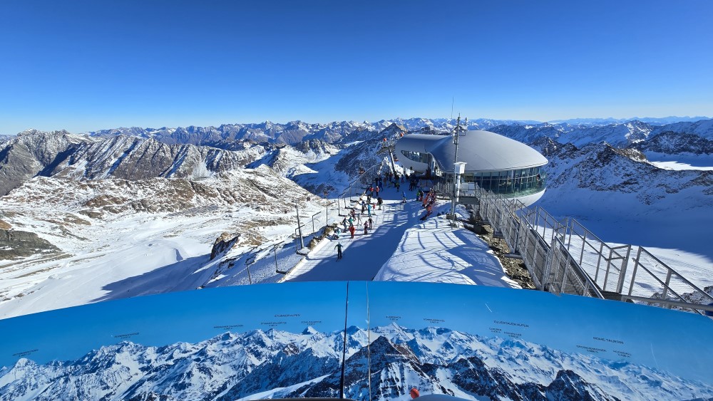 Uitzicht op café 3440.